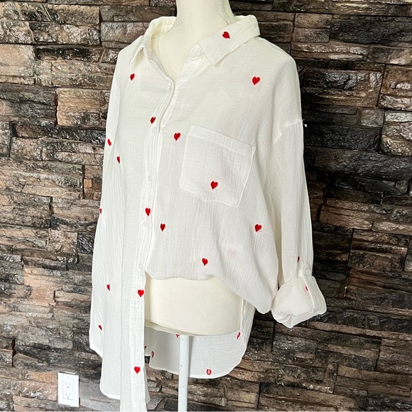 Akaiv Tops - White Button-Up Shirt with Red Heart Accents